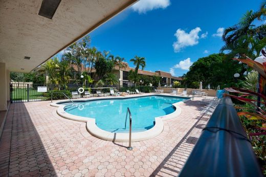 Residential complexes in Boca Raton, Palm Beach