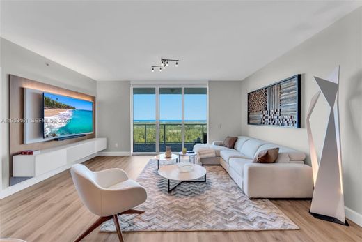 Residential complexes in North Miami, Miami-Dade