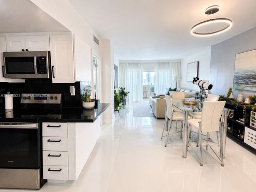 Жилой комплекс, Sunny Isles Beach, Miami-Dade County