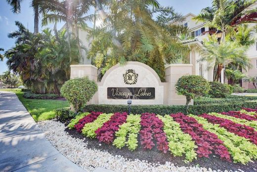 Residential complexes in Boynton Beach, Palm Beach