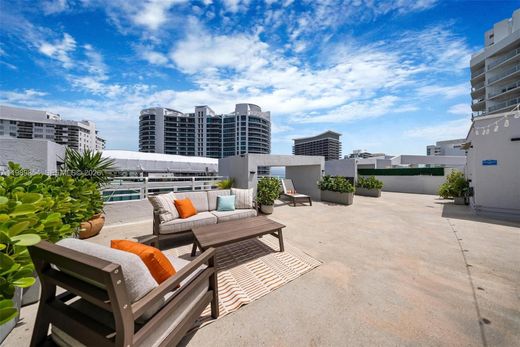 Residential complexes in Miami Beach, Miami-Dade