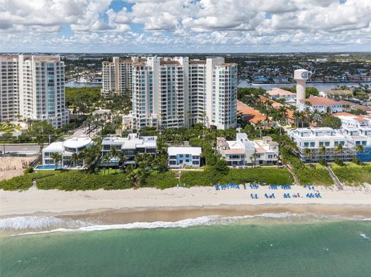 Residential complexes in Highland Beach, Palm Beach