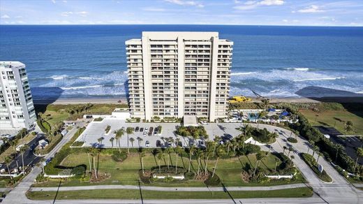 Residential complexes in Jensen Beach, Martin County