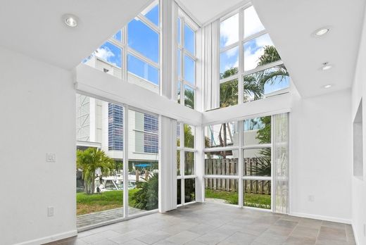 Residential complexes in Fort Lauderdale, Broward County