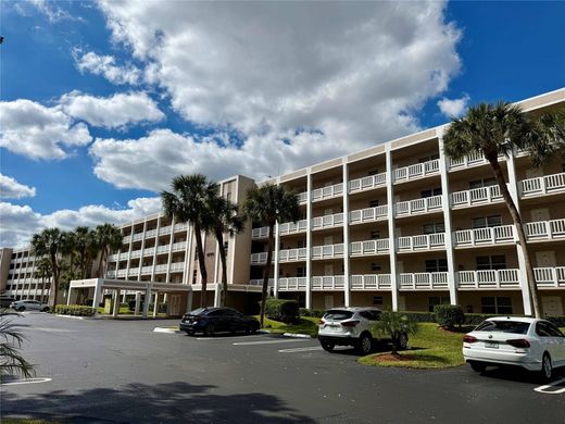 Residential complexes in Coral Springs, Broward County