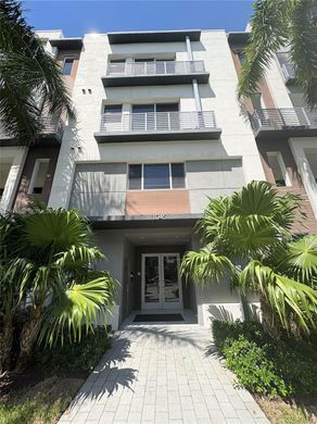 Residential complexes in Fort Lauderdale, Broward County