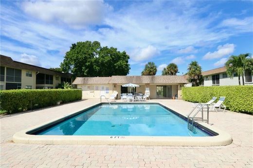Residential complexes in Boca Raton, Palm Beach