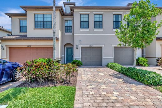 Townhouse in Palm Springs, Palm Beach