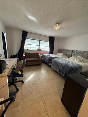Residential complexes in Hallandale, Broward County