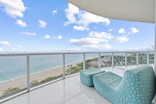 Residential complexes in Palm Beach Shores, Palm Beach