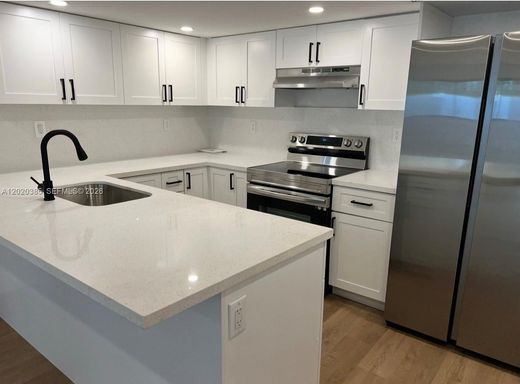 Residential complexes in Miami Lakes, Miami-Dade
