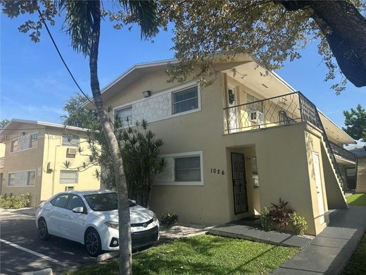 マイアミ, Miami-Dade Countyのアパートメント・コンプレックス