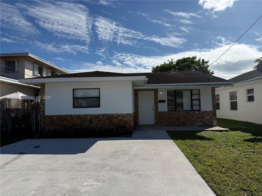 Villa in Hallandale, Broward County