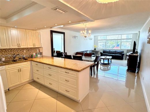 Komplex apartman Hallandale Beach, Broward County