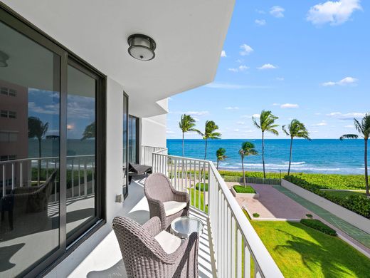 Residential complexes in Highland Beach, Palm Beach