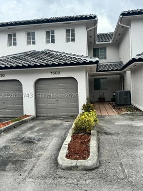 Townhouse in Hialeah, Miami-Dade