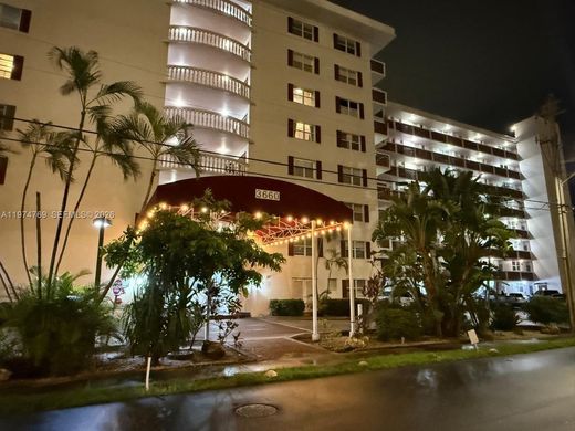 Residential complexes in North Miami Beach, Miami-Dade