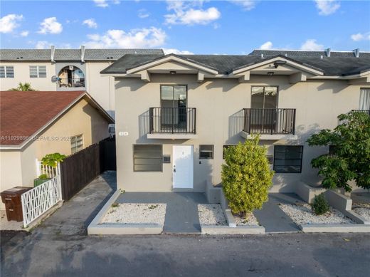 Şehir evi  Hialeah, Miami-Dade County