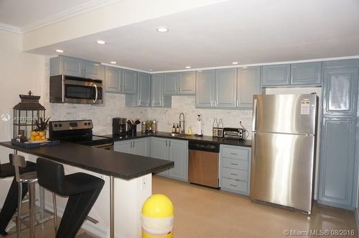 Residential complexes in Sunny Isles Beach, Miami-Dade