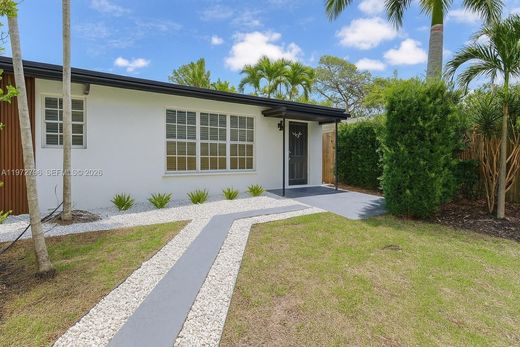 Villa - Oakland Park, Broward County