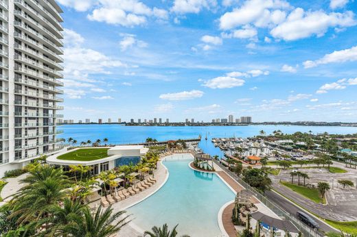 Residential complexes in Lake Park, Palm Beach