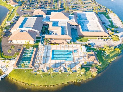Residential complexes in Pembroke Pines, Broward County