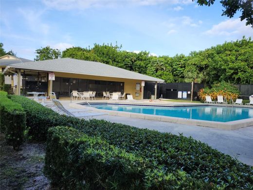 Wohnkomplexe in Deerfield Beach, Broward County