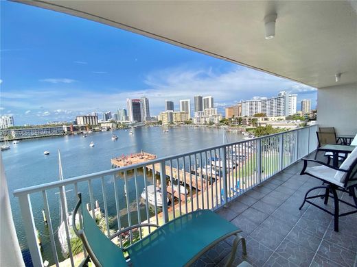 Residential complexes in Hallandale, Broward County