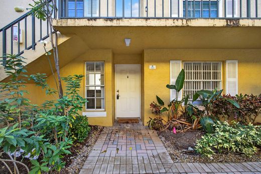 Residential complexes in Lake Park, Palm Beach