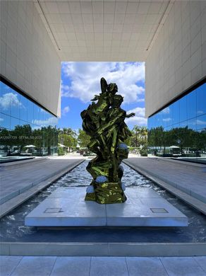Residential complexes in Bal Harbour, Miami-Dade