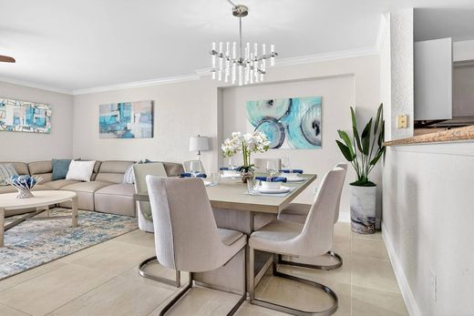 Residential complexes in West Palm Beach, Palm Beach