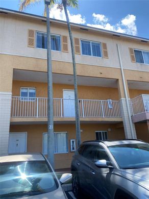 マイアミ, Miami-Dade Countyのアパートメント・コンプレックス