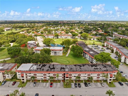 Residential complexes in Pembroke Pines, Broward County