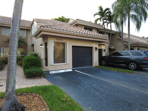 Residential complexes in Weston, Broward County