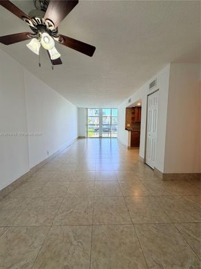 Жилой комплекс, Hallandale Beach, Broward County