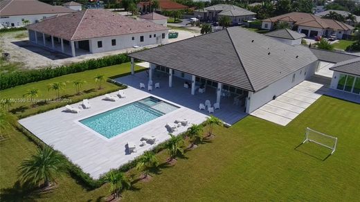 Villa in Hialeah Gardens, Miami-Dade