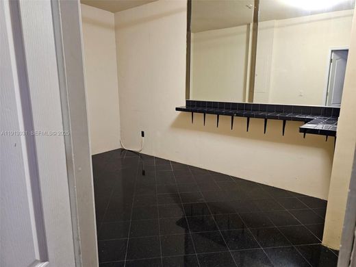 Αστικό ακίνητο σε Miami Gardens, Miami-Dade County