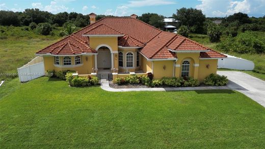 Villa in Lehigh Acres, Lee County