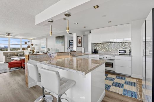 Residential complexes in Fort Lauderdale, Broward County