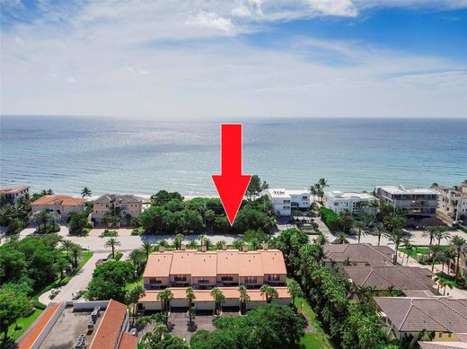 Residential complexes in Highland Beach, Palm Beach