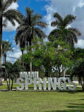 Villa - Miami Springs, Miami-Dade County