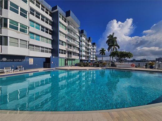 Complesso residenziale a North Miami Beach, Miami-Dade County