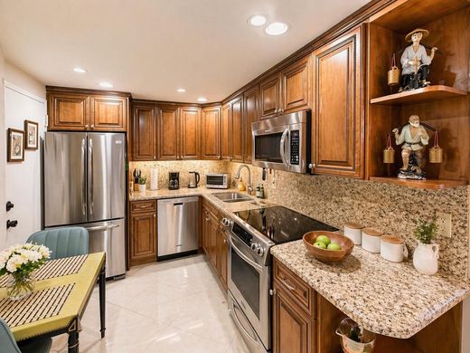 Residential complexes in Hallandale, Broward County