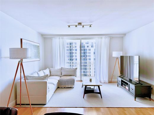 マイアミ, Miami-Dade Countyのアパートメント・コンプレックス