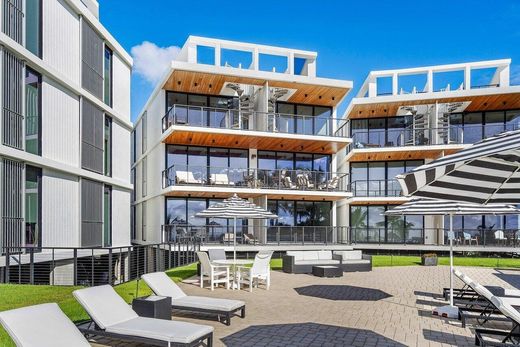 Residential complexes in Palm Beach Shores, Palm Beach