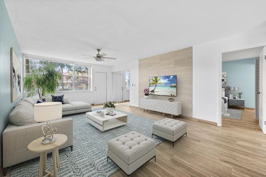 Residential complexes in Delray Beach, Palm Beach