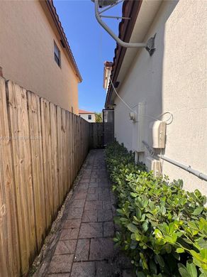 Complesso residenziale a Miami, Miami-Dade County