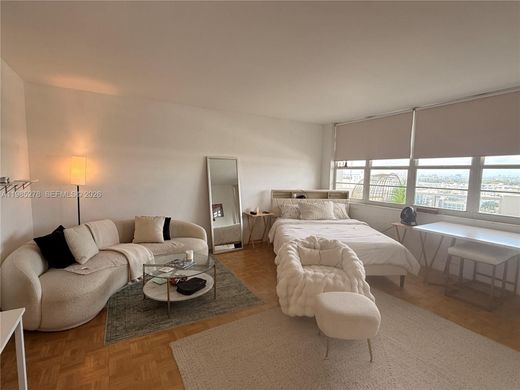 Residential complexes in Miami Beach, Miami-Dade