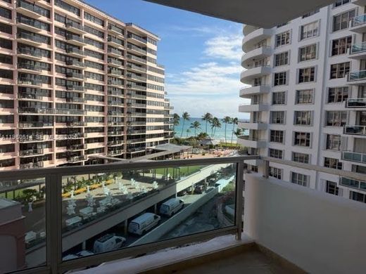 Residential complexes in Miami Beach, Miami-Dade