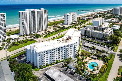 Residential complexes in Boca Raton, Palm Beach